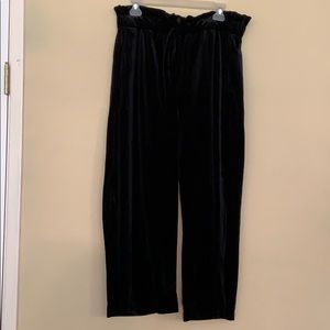 Paperbag wide leg velvet black pants.